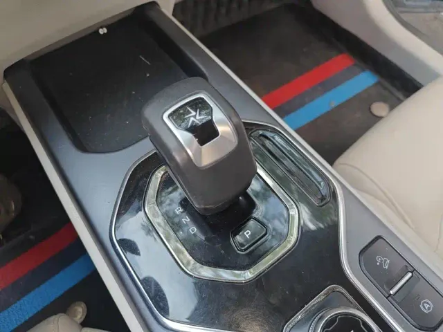 Geely ICON — Фото автомобиля 10