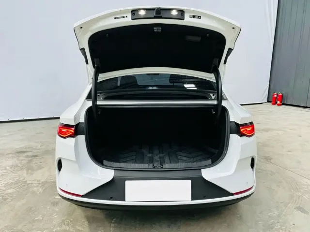 BYD Qin L 2025 EV 470KM Leading Edition — Фото автомобиля 9
