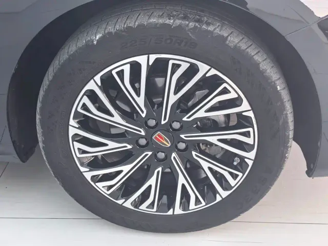 Hongqi H5 — Фото автомобиля 4