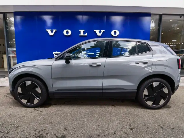 Volvo EX30 — Фото автомобиля 4