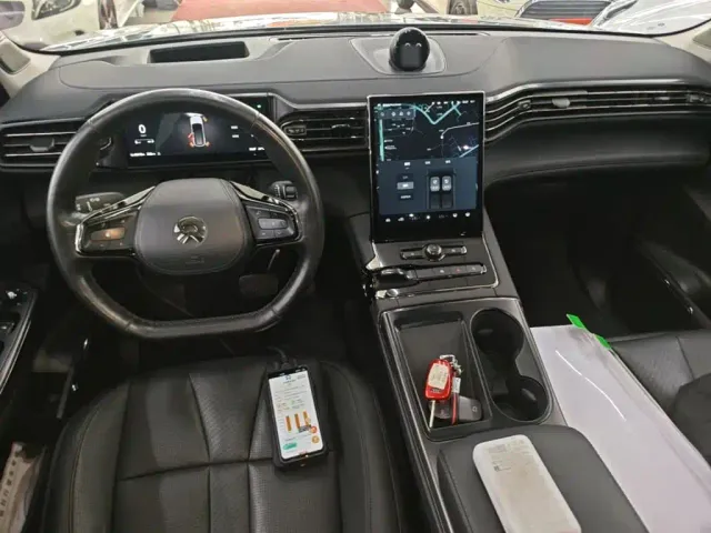 Nio ES8 — Фото автомобиля 5