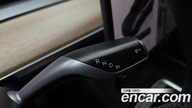 Tesla Model Y — Фото автомобиля 3