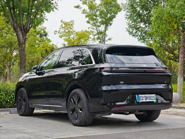 Li Auto L6 — Фото автомобиля 14