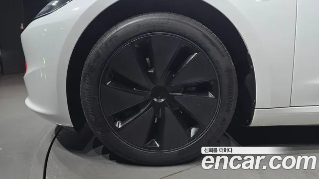 Tesla Model 3 — Фото автомобиля 5