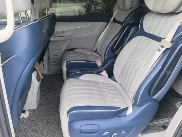 Roewe iMAX8 — Фото автомобиля 14