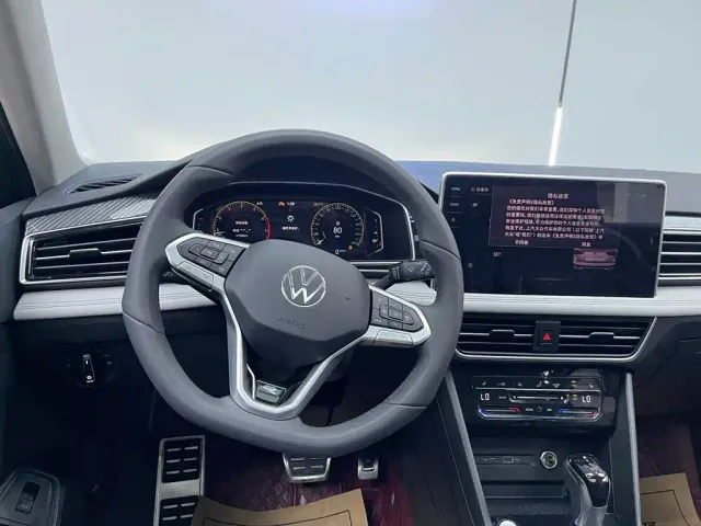 Volkswagen Tiguan L — Фото автомобиля 26
