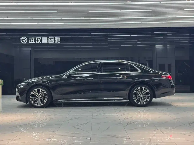 Mercedes-Benz E-Class — Фото автомобиля 4