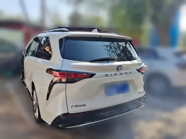 Toyota Sienna — Фото автомобиля 24