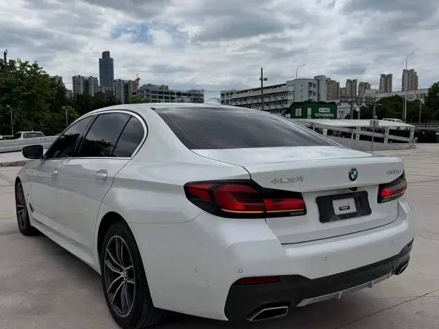 BMW 5 Series — Фото автомобиля 7