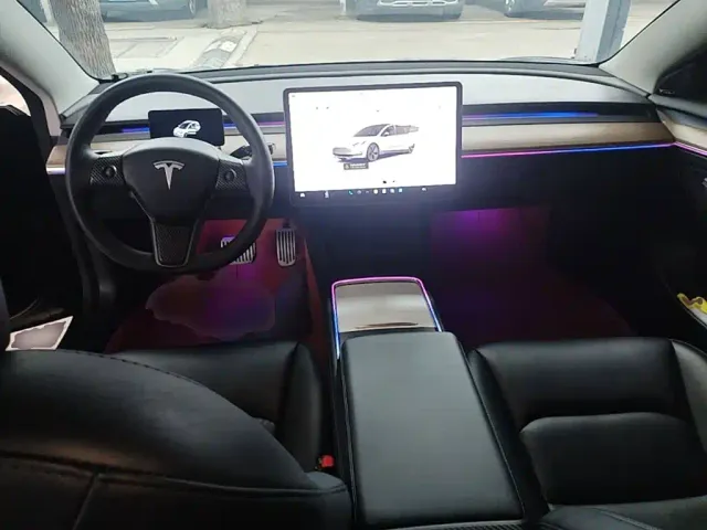 Tesla Model 3 — Фото автомобиля 9