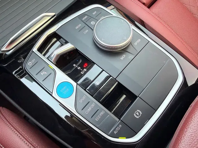 BMW iX3 — Фото автомобиля 18