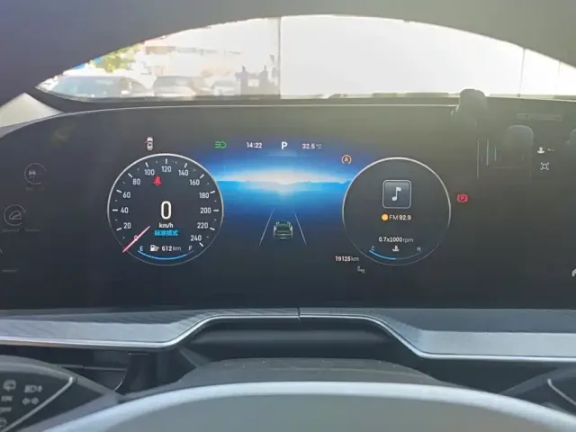 Exeed Exeed Lingyun 2024 300T 2WD Starlight Edition — Фото автомобиля 14