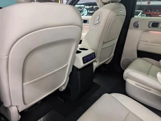 Li Auto L8 — Фото автомобиля 10