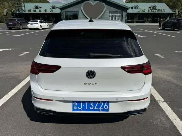Volkswagen Golf — Фото автомобиля 5