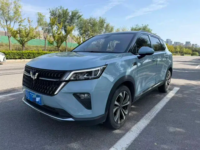 Фотография автомобиля — Wuling Asta