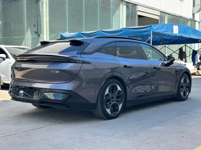 Zeekr 007 GT — Фото автомобиля 8