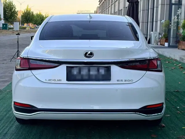 Lexus ES — Фото автомобиля 6