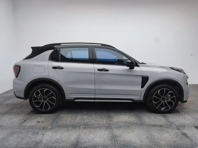 Lynk & Co Lynk & Co 01 2023 1.5TD EM-F Dawn Edition — Фото автомобиля 3