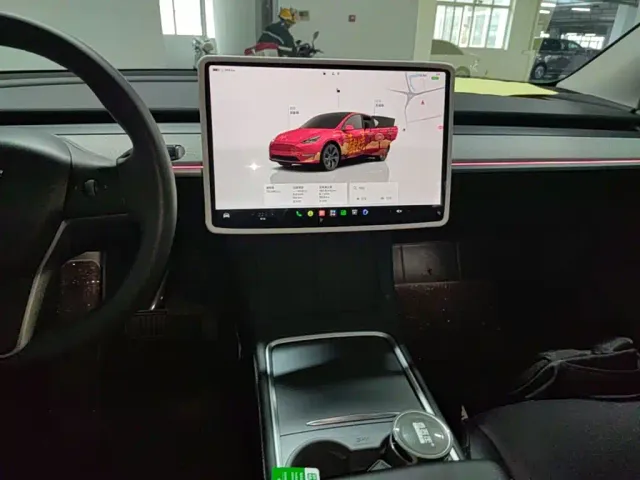 Tesla Model Y — Фото автомобиля 12