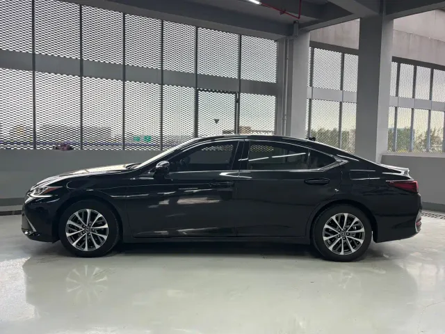 Lexus ES — Фото автомобиля 12