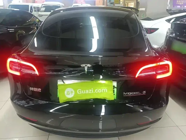 Tesla Model 3 — Фото автомобиля 5