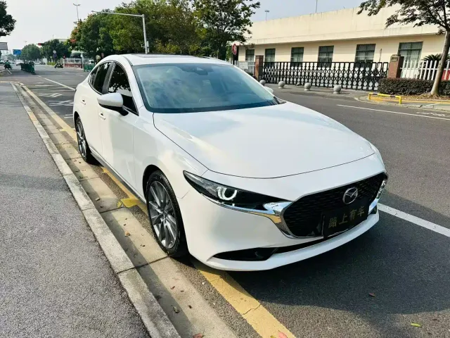 Mazda Axela — Фото автомобиля 3