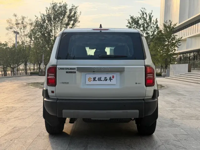 Toyota Prado — Фото автомобиля 6