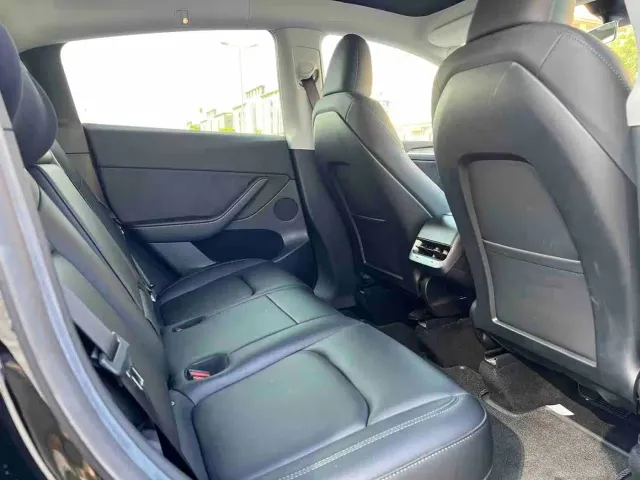 Tesla Model Y — Фото автомобиля 24