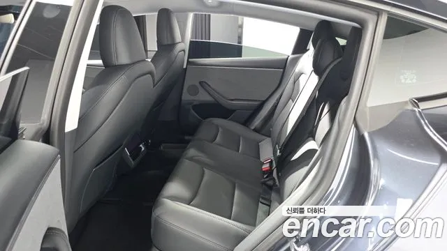 Tesla Model 3 — Фото автомобиля 18
