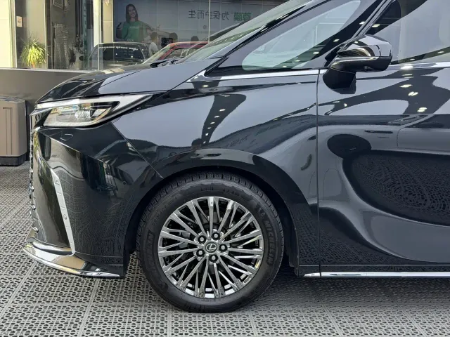 Lexus LM — Фото автомобиля 3