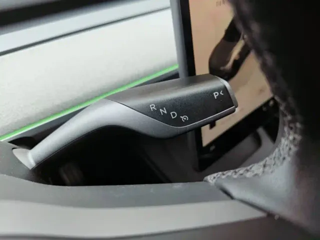 Tesla Model Y — Фото автомобиля 13
