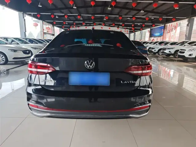 Volkswagen Lavida — Фото автомобиля 11
