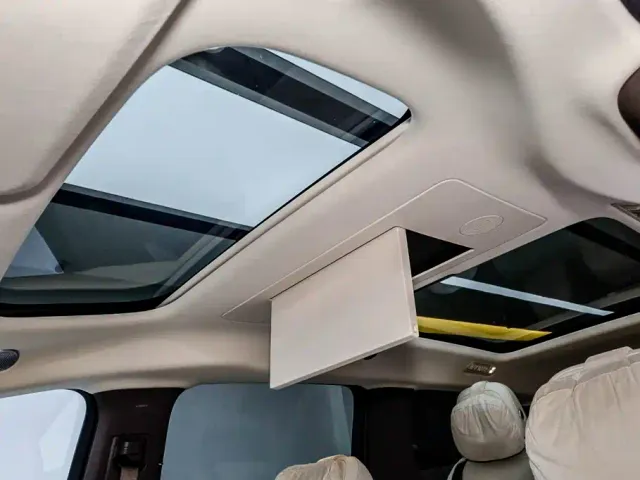 Li Auto MEGA — Фото автомобиля 19