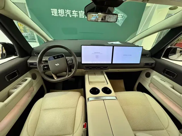 Li Auto MEGA — Фото автомобиля 7