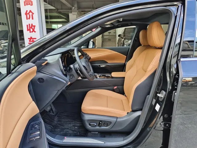 Lexus RX — Фото автомобиля 5