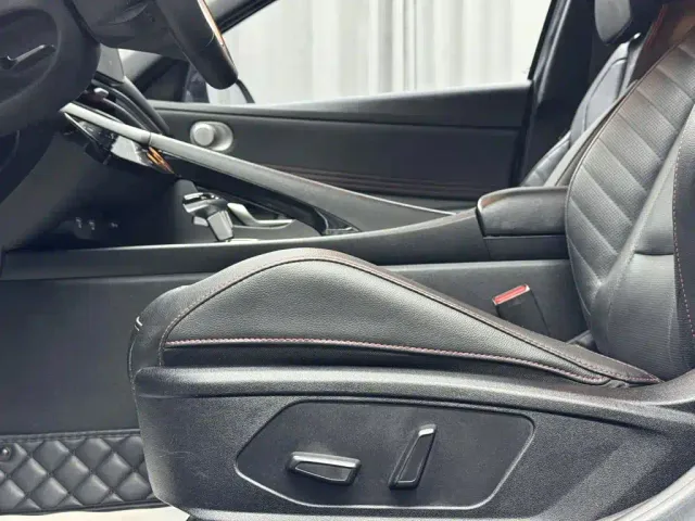 Hyundai Elantra — Фото автомобиля 4