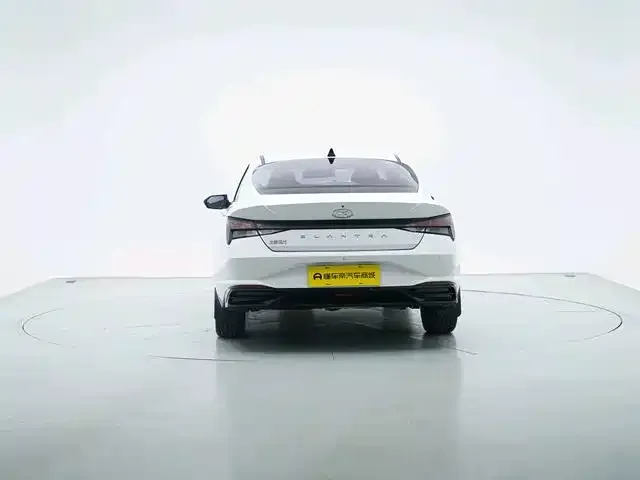 Hyundai Elantra — Фото автомобиля 3