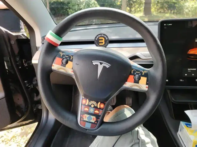 Tesla Model 3 — Фото автомобиля 15