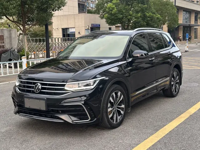Фотография автомобиля — Volkswagen Tiguan L