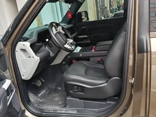 Land Rover Defender — Фото автомобиля 4