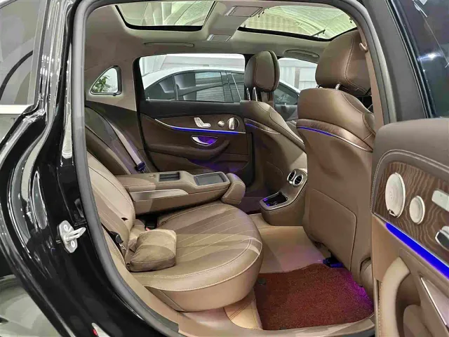 Mercedes-Benz E-Class — Фото автомобиля 23