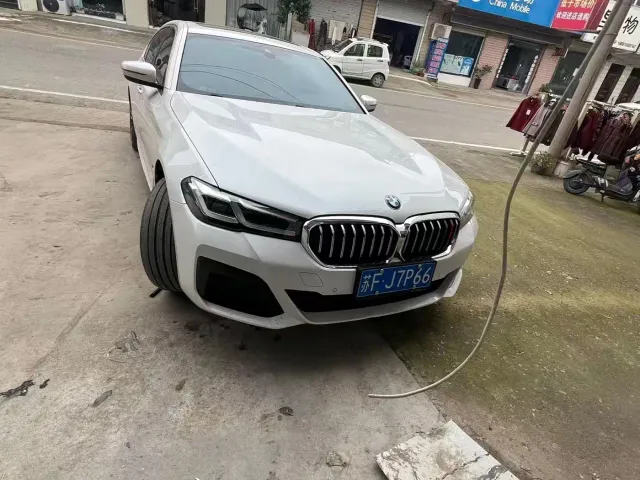 BMW 5 Series — Фото автомобиля 3