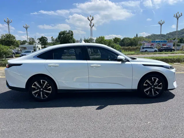 Changan Eado — Фото автомобиля 6