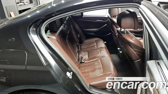 BMW 5-Series 5 серия (G30) 530i xDrive Luxury — Фото автомобиля 11