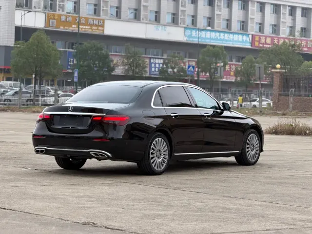 Mercedes-Benz E-Class — Фото автомобиля 12