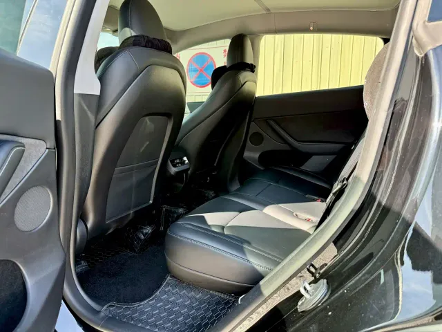Tesla Model Y — Фото автомобиля 6