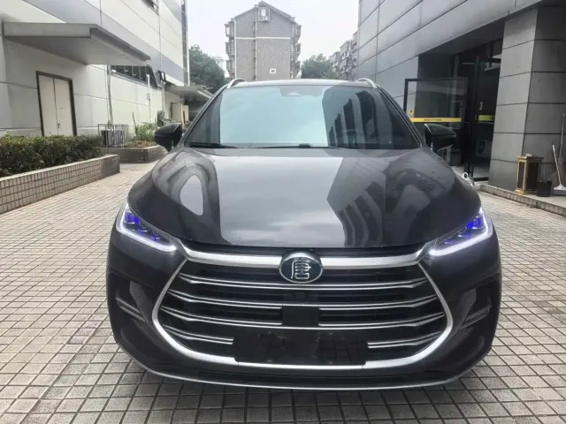 BYD Tang — Фото автомобиля 2