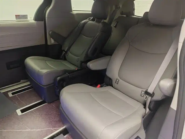 Toyota Granvia — Фото автомобиля 12