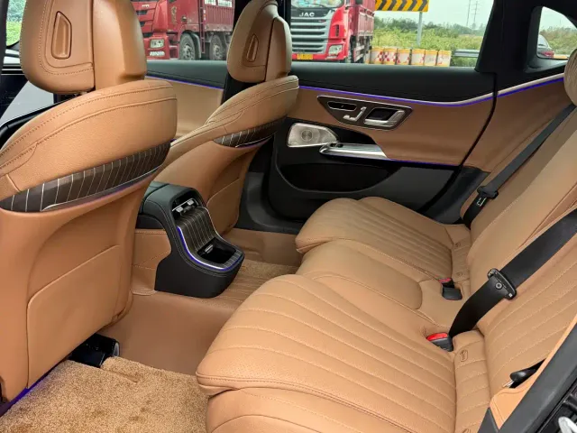 Mercedes-Benz E-Class — Фото автомобиля 5