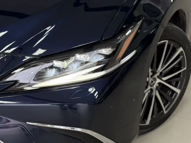Lexus ES — Фото автомобиля 2